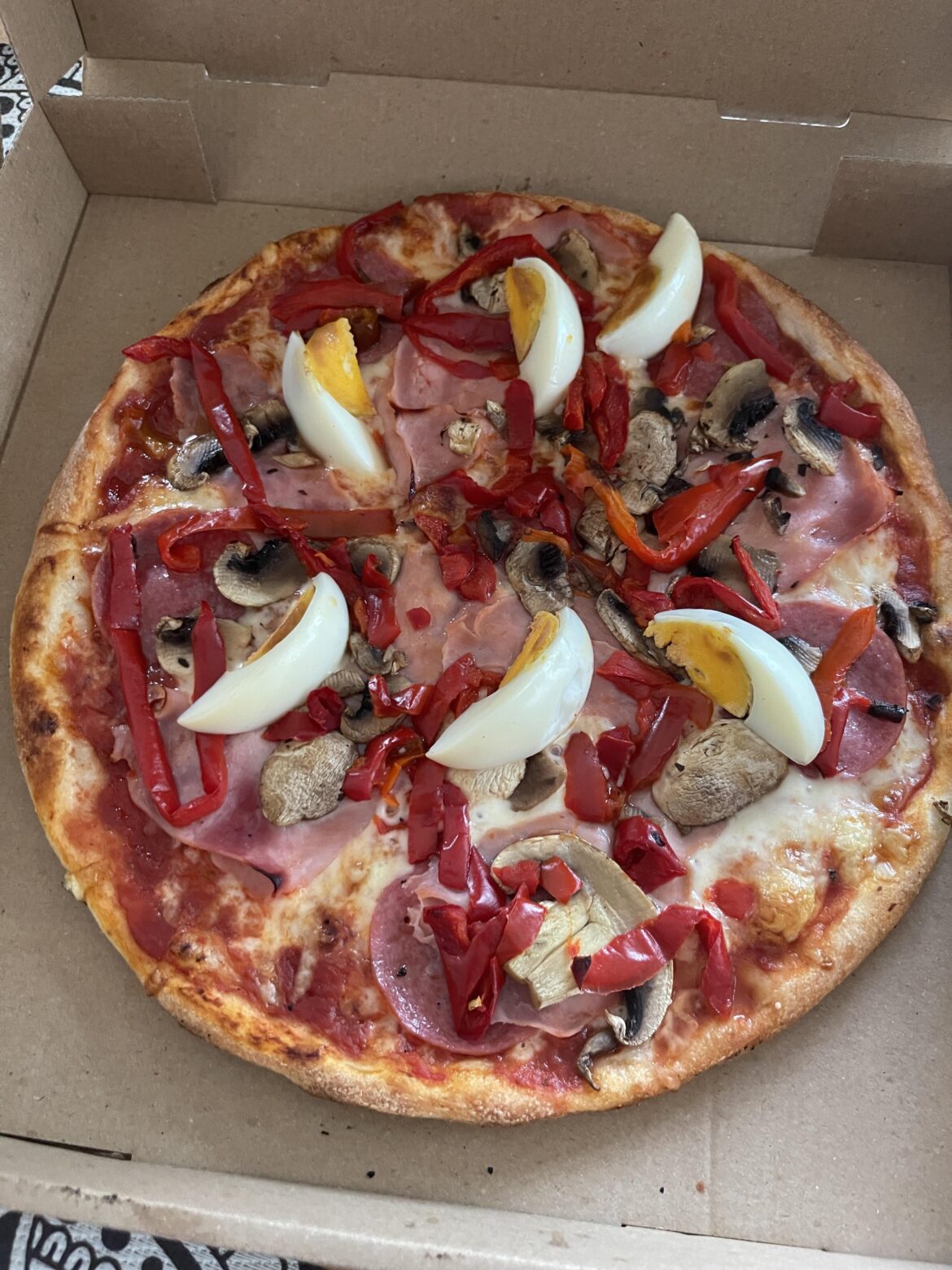 Ordered a “Pizza Margherita” and this is what we got