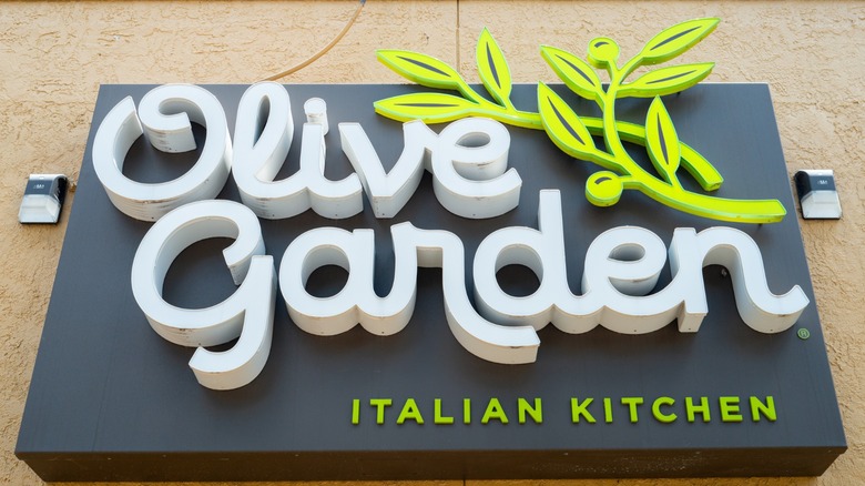 an olive garden italian kitchen sign
