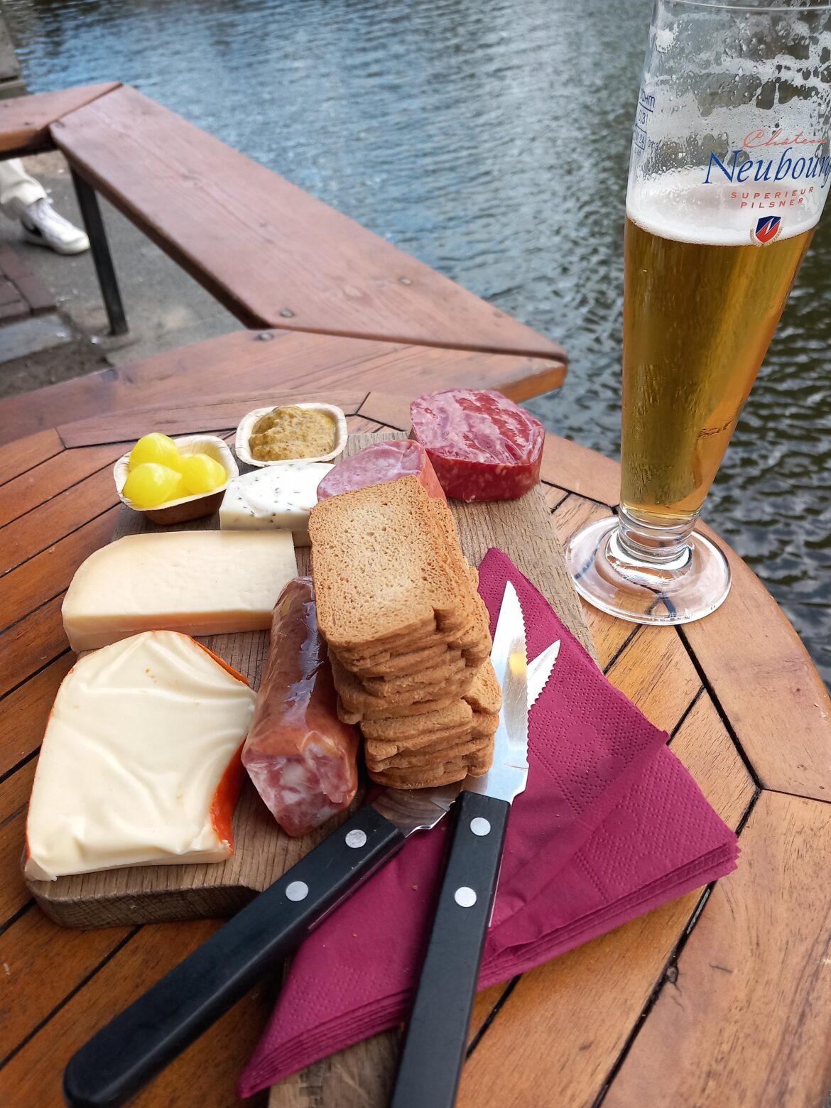 Beef sausages, pork sausages and cheeses