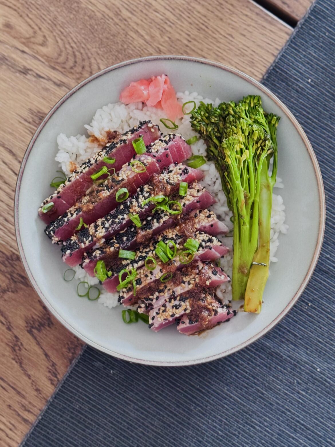 [oc] sesame and ginger tuna rice bowl