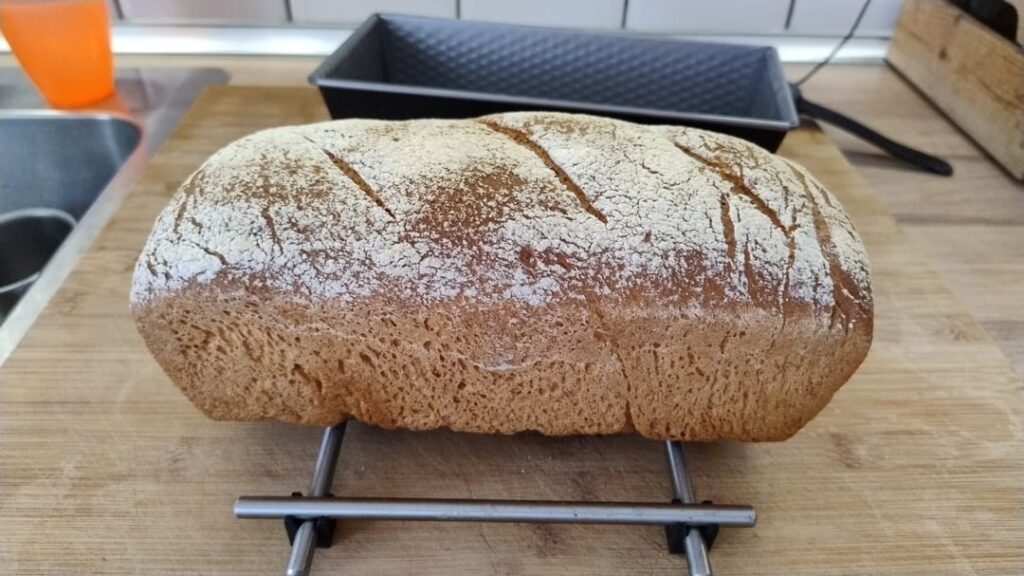 Semi wholemeal sandwich bread