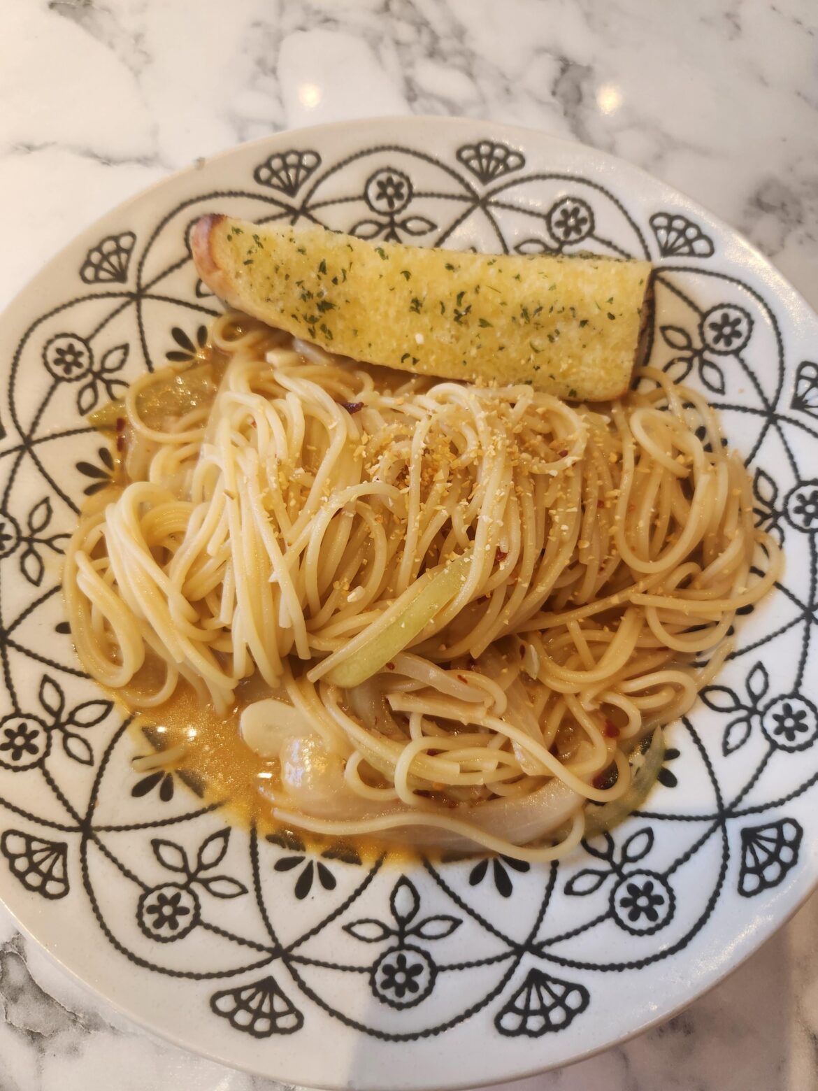 Garlic Butter Spaghetti with Garlic Bread🧄🍝🥖