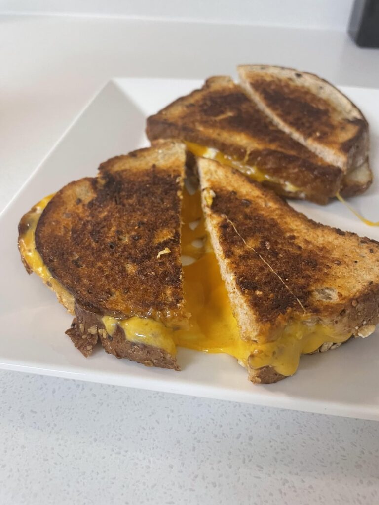 Swipe for cheese pull ➡️