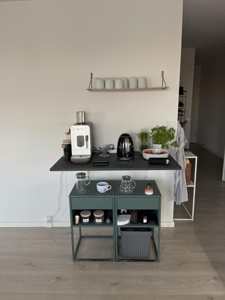 Coffee and tea station
