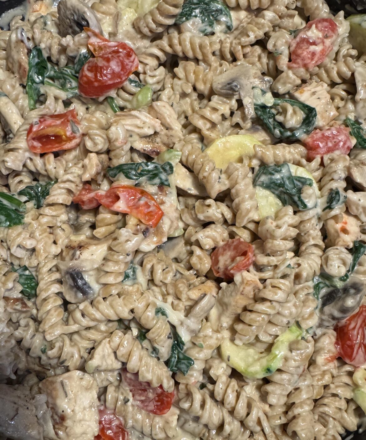 Creamy veggie chicken pasta