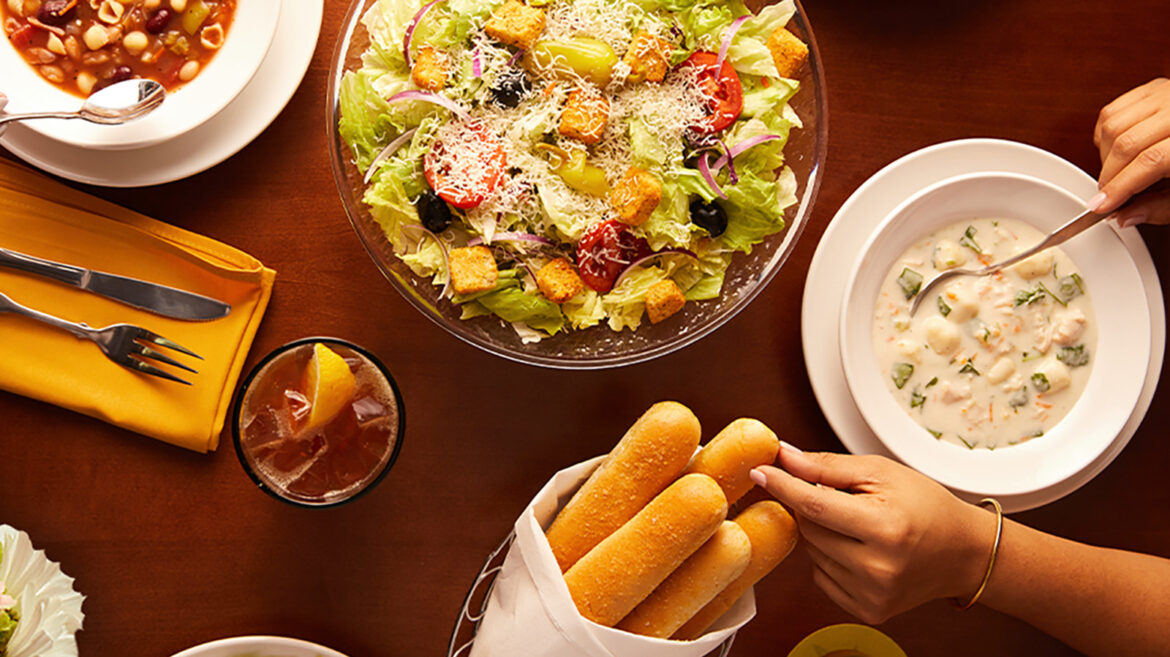 What Most People Don’t Realize About Olive Garden’s Salad What Most People Don't Realize About Olive Garden's Salad