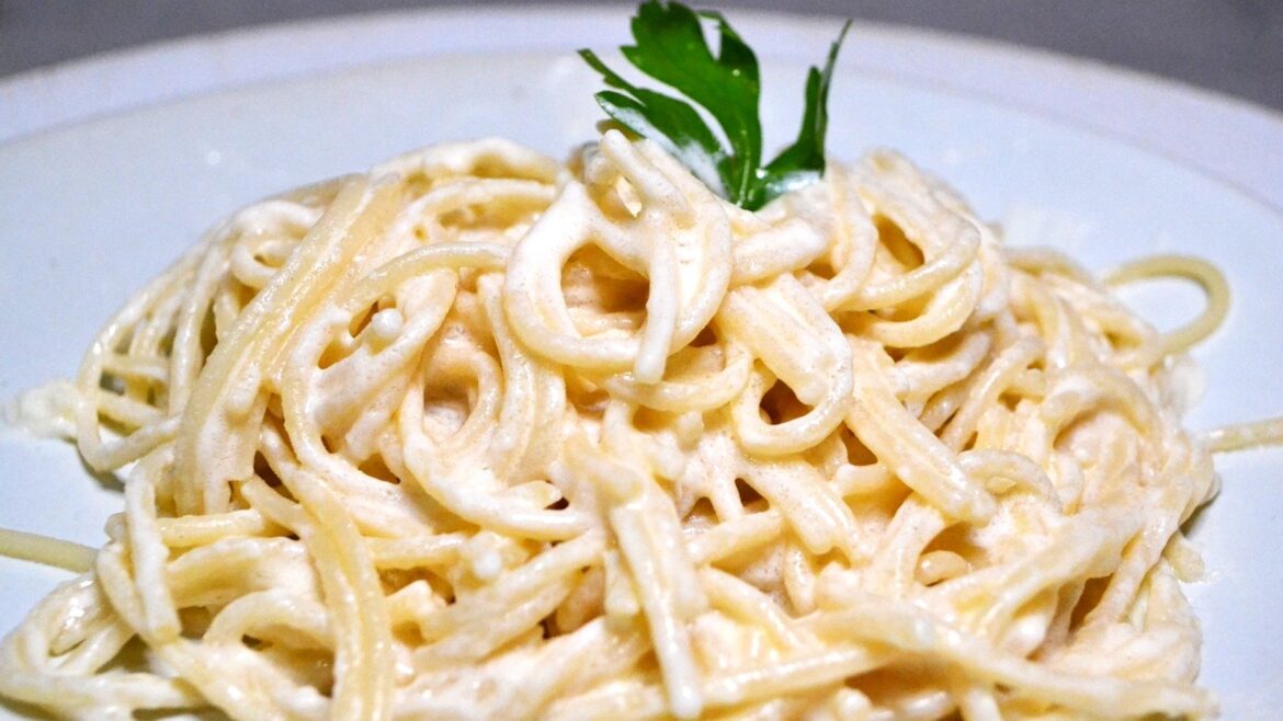 You Need A Lot Of Butter For Copycat Olive Garden Alfredo Sauce