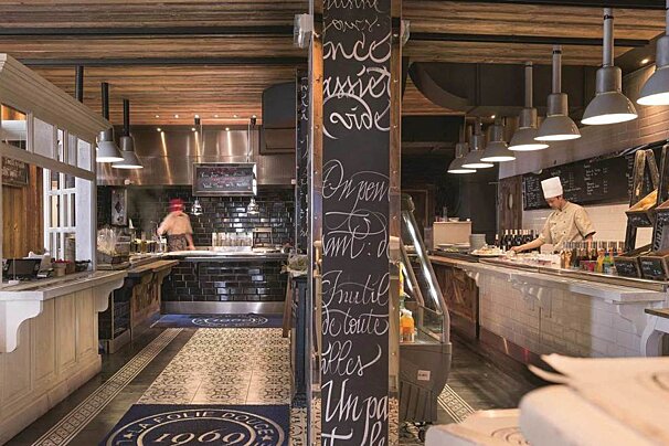 La Petite Cuisine Restaurant, Alpe d'Huez interior