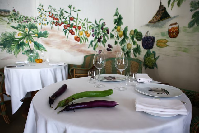 Three-Michelin-star Paris restaurant Arpege switches to plant-based dishes - Ảnh 1.