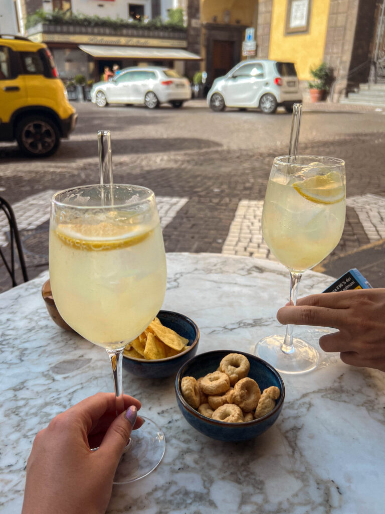 Drink a limoncello spritz