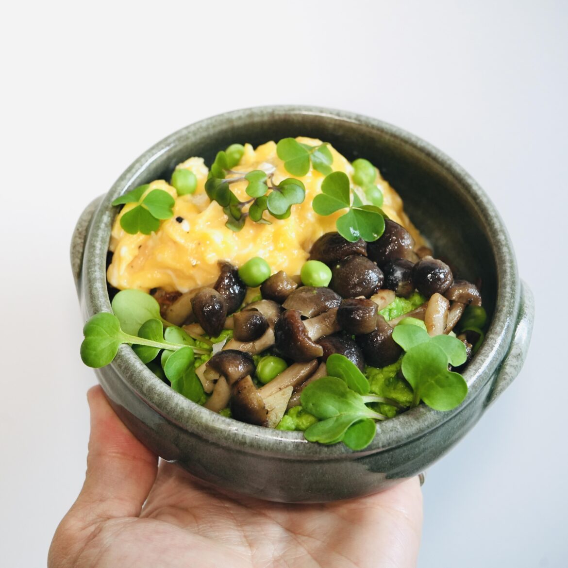 Scrambled eggs with pea toast and mushrooms