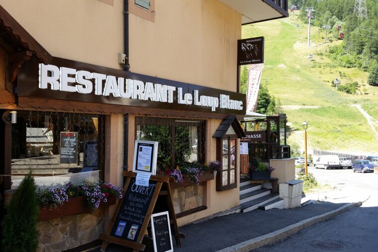 Choosing a restaurant in La Plagne