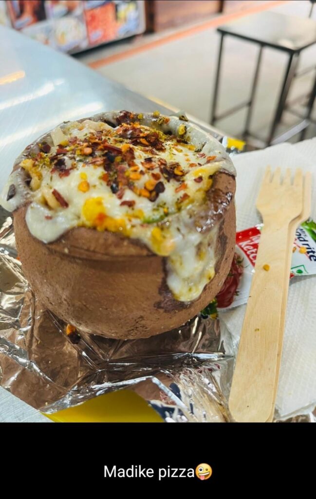 Someone in India made pizza in a clay pot