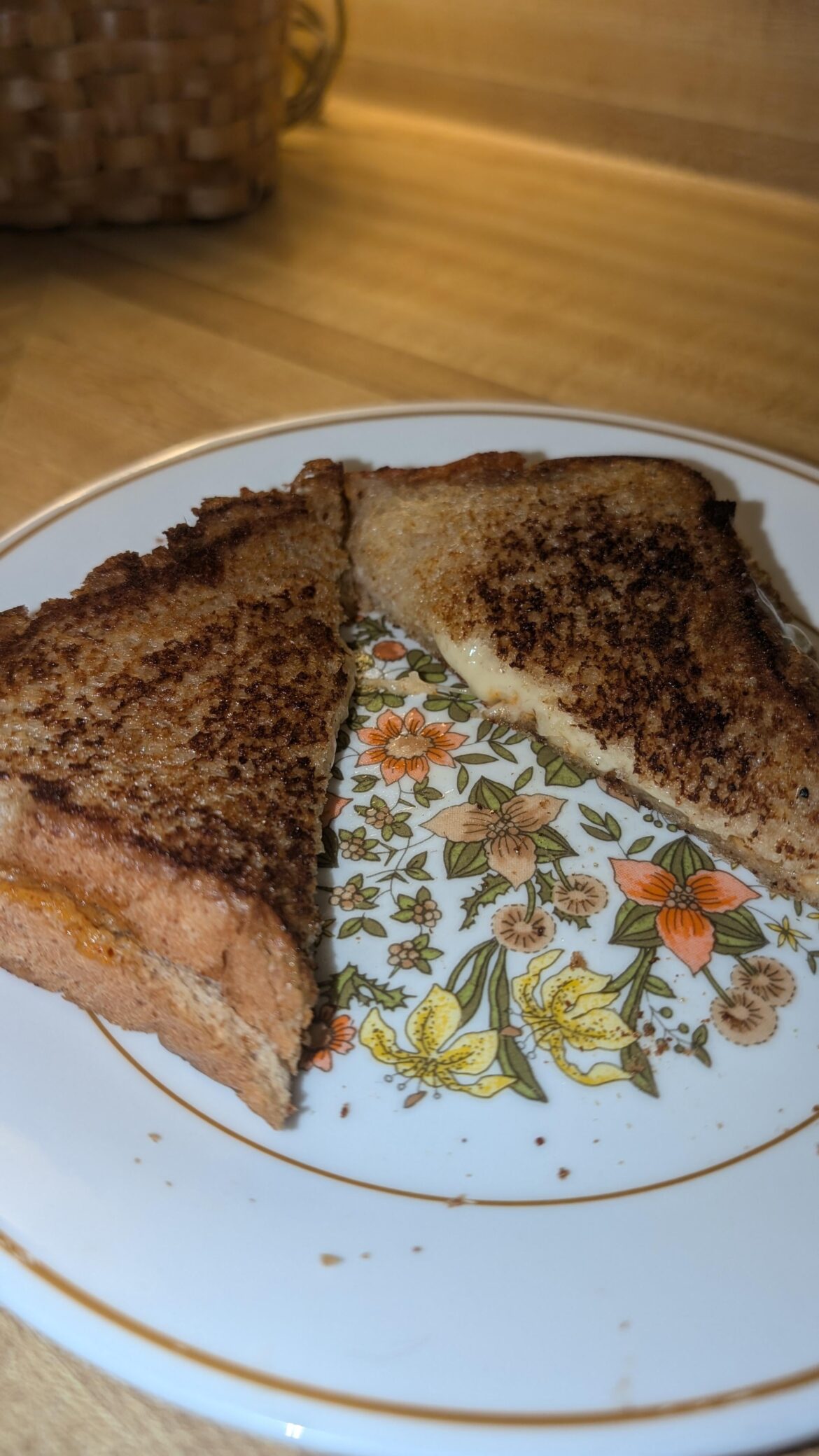 Nothing fancy, pepper jack and mozzarella with a little Nashville hot ranch (that's the small amount of red stuff on the side of the sandwich)