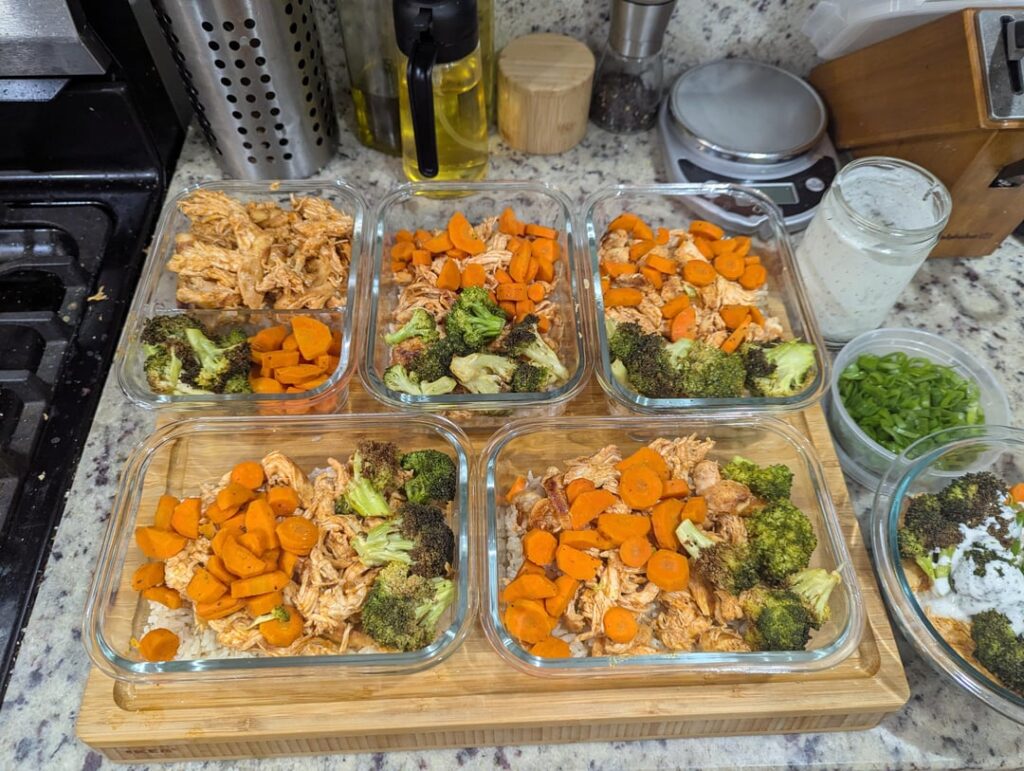 Buffalo Chicken Rice Bowl (~602 kcal)