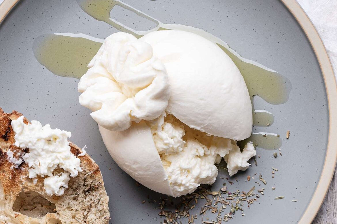 6 Ways to Eat Burrata From Breakfast to Dessert 6 Ways to Eat Burrata From Breakfast to Dessert