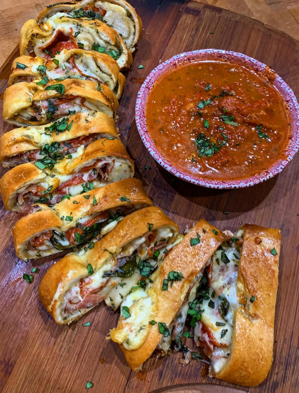 [Homemade] Stromboli with prosciutto, pepperoni and basil.
