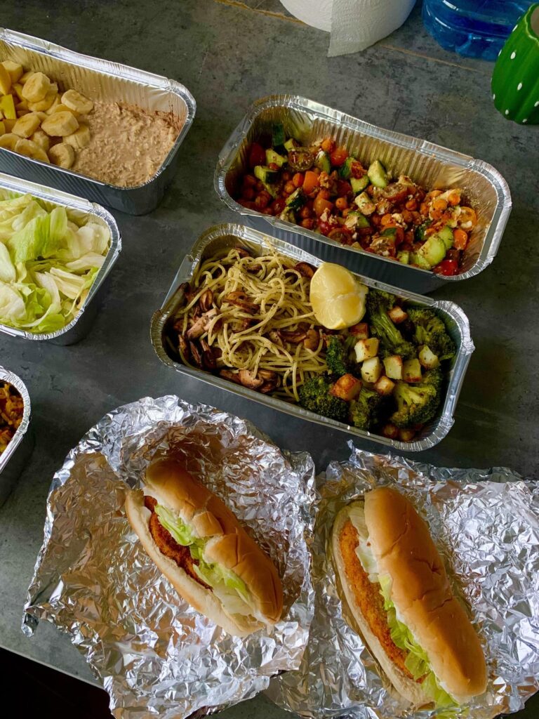 Vegan dishes I made today to eat with my grandma this weekend at the beach🌱