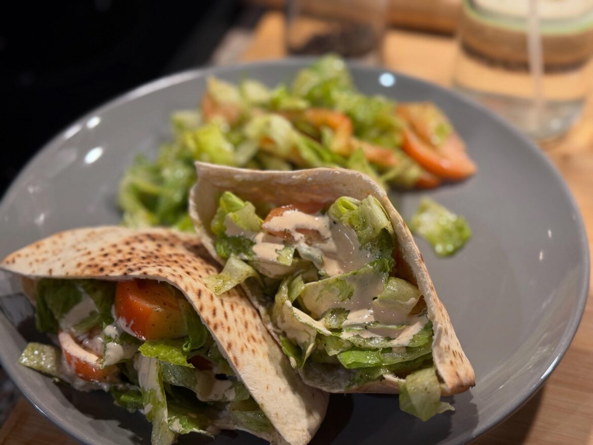 Chicken Pita Pockets/Green Goddess Salad Chicken Pita Pockets/Green Goddess Salad