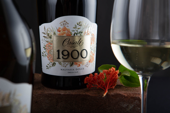 E-Land Kim's Club launched "Everybody's Wine Plus" last month, which directly imports famous winery wines from overseas and presents them for 9,990 won.[Photo provided = E-Land Kims Club]