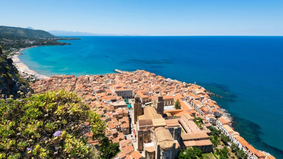 The 'happiest' sunshine spot with sandy beaches, active volcano, fantastic food, €4 pints & €29.99 Ryanair flights