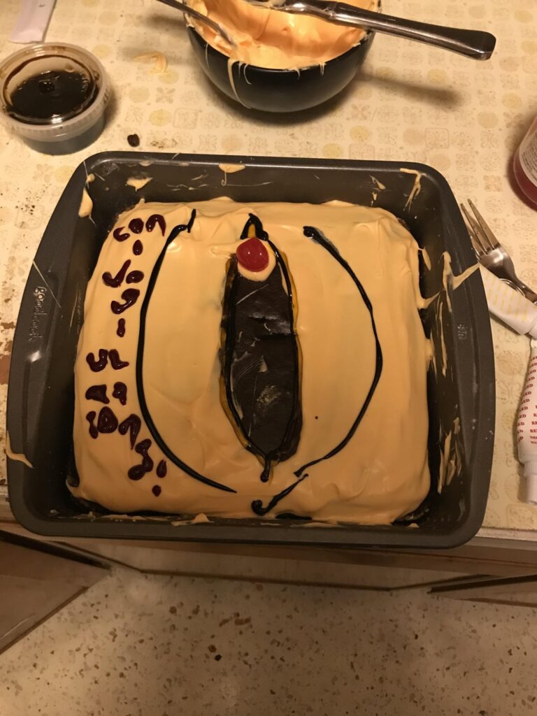 Going through old pics, I rediscovered this creation - the cake I baked for my then-girlfriend to celebrate her recent vaginoplasty