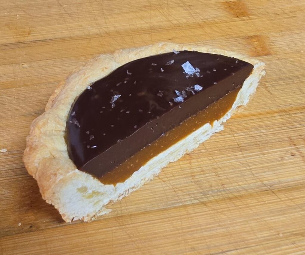 [Homemade] mini brown butter salted caramel chocolate tarts