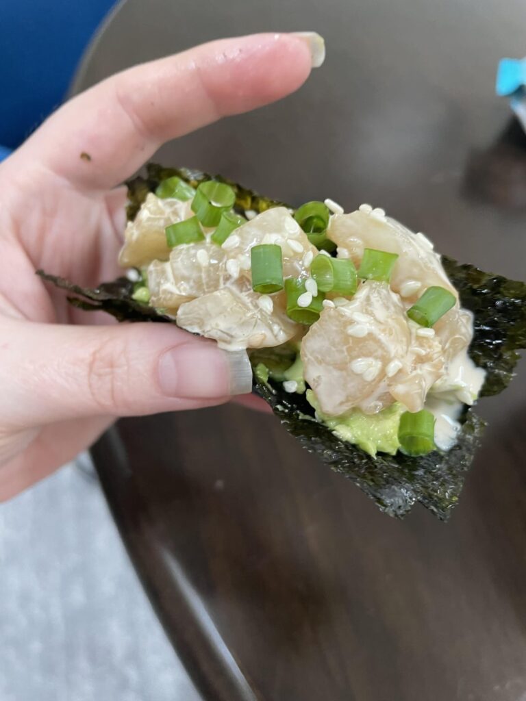 Scallop hand rolls