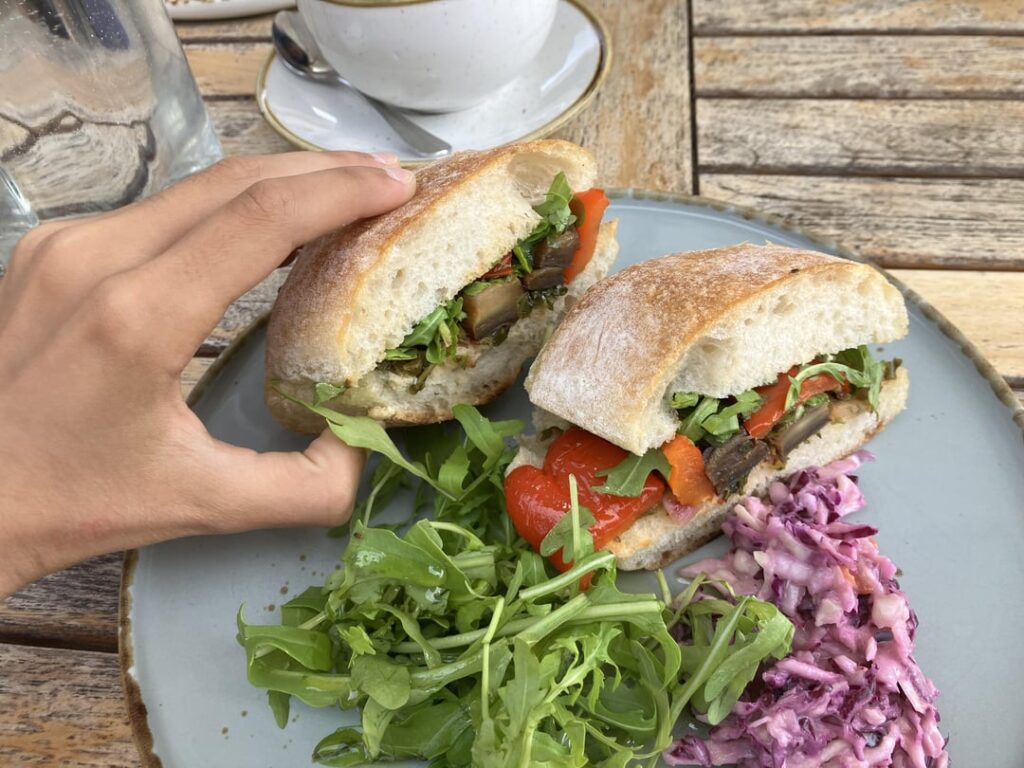 calories? i ate the slaw on the side aswell but not the rocket