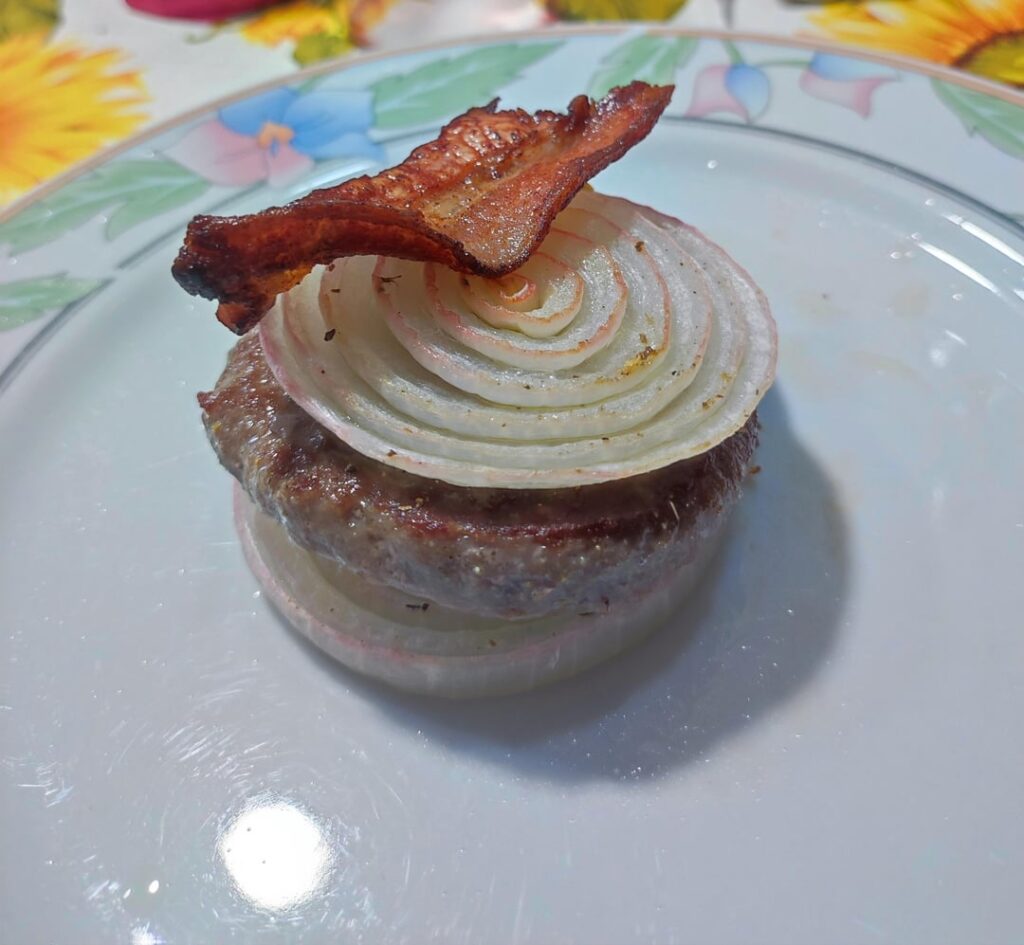 My try on gourmet beef burger (with smoked bacon and oven cooked onions)
