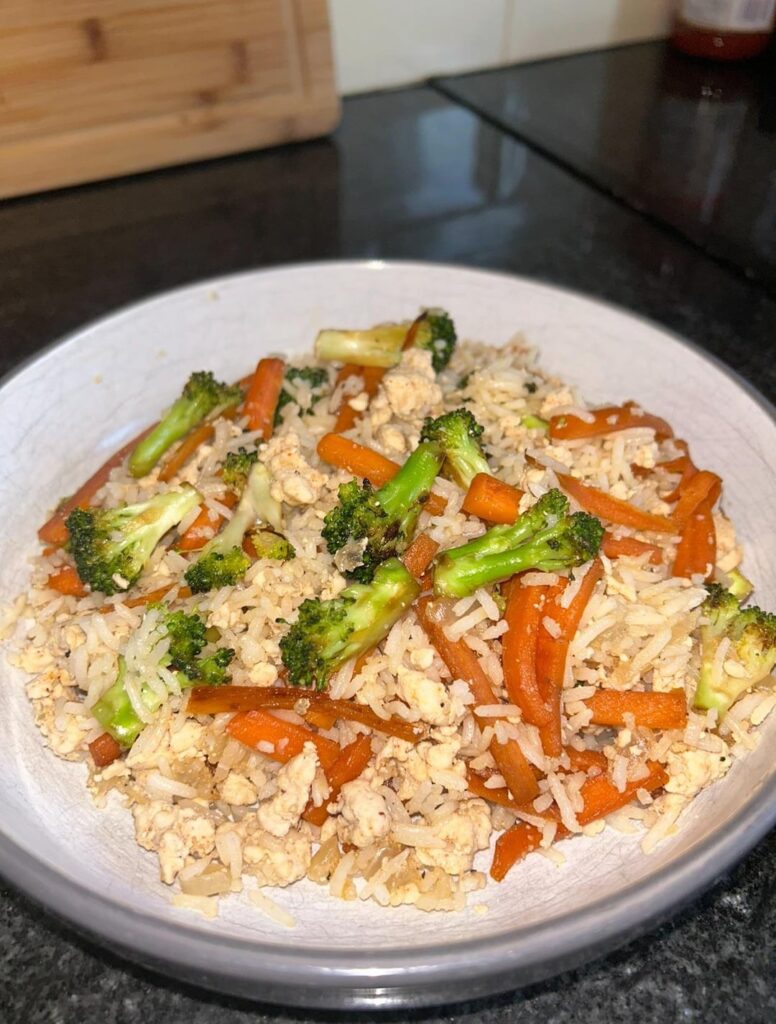 Big bowl of turkey mince stir fry, tasty and filling - 477 cal / 40g protein