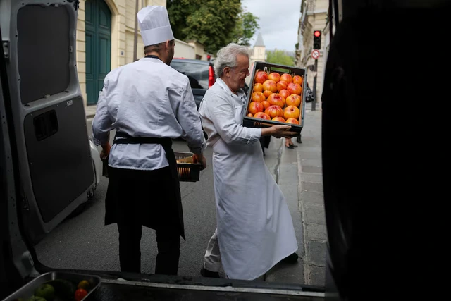 Three-Michelin-star Paris restaurant Arpege switches to plant-based dishes - Ảnh 5.