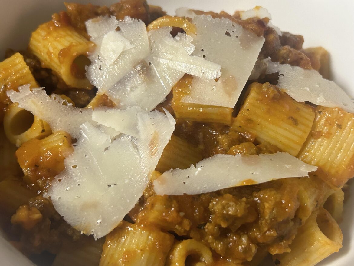Rigatoni with meat sauce