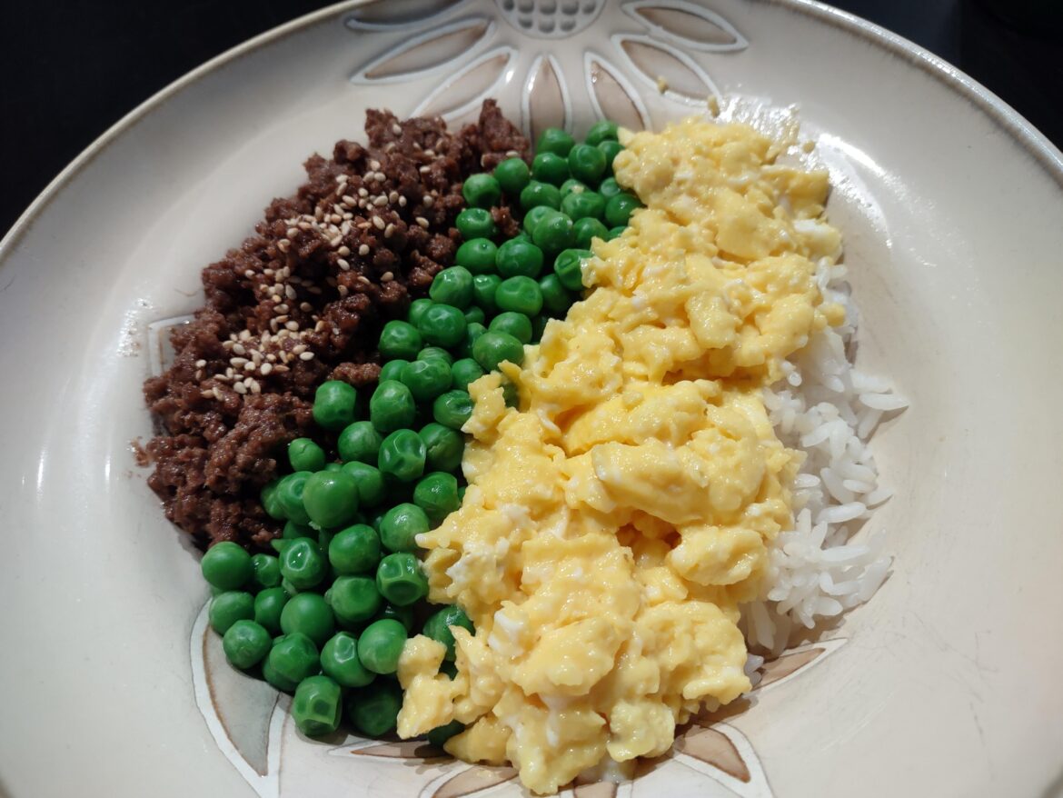 Soboro/Sanshoku Don -- an easy 20-minute meal