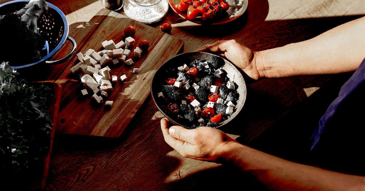 How do low-fat vegan and Mediterranean diets compare? How do low-fat vegan and Mediterranean diets compare?