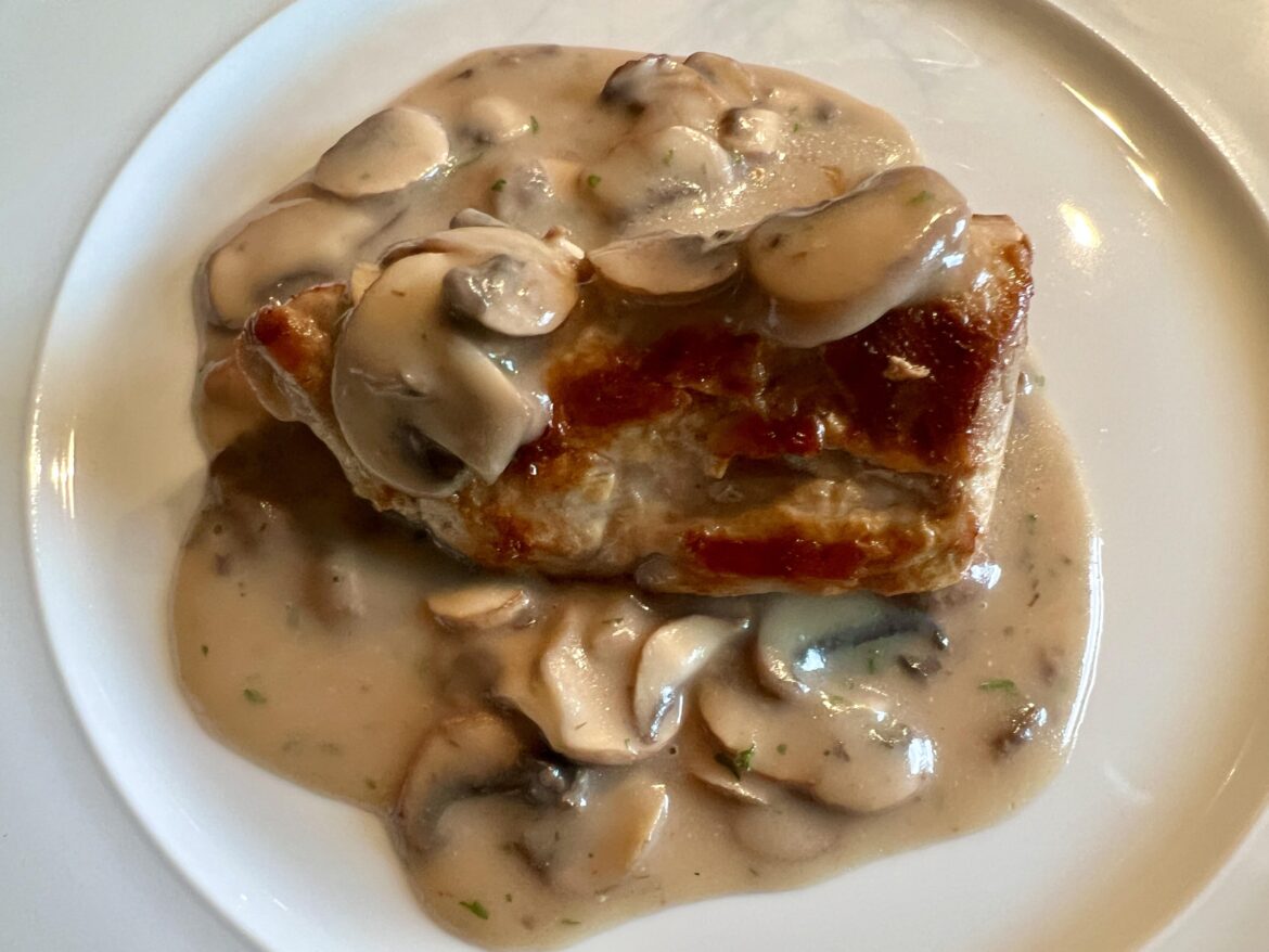 Pork filet and creamy mushrooms