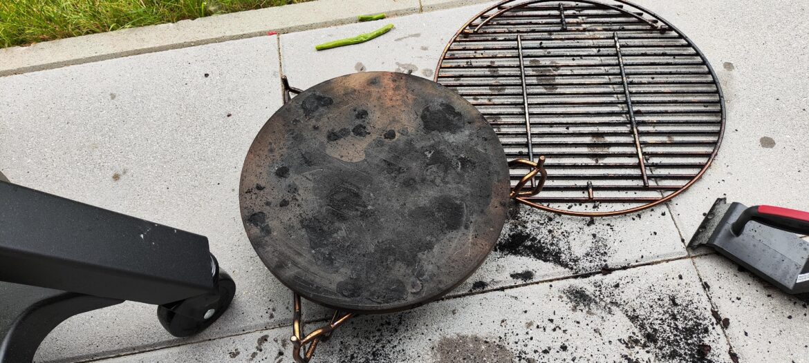 Grease smoke – kamado junior Grease smoke - kamado junior