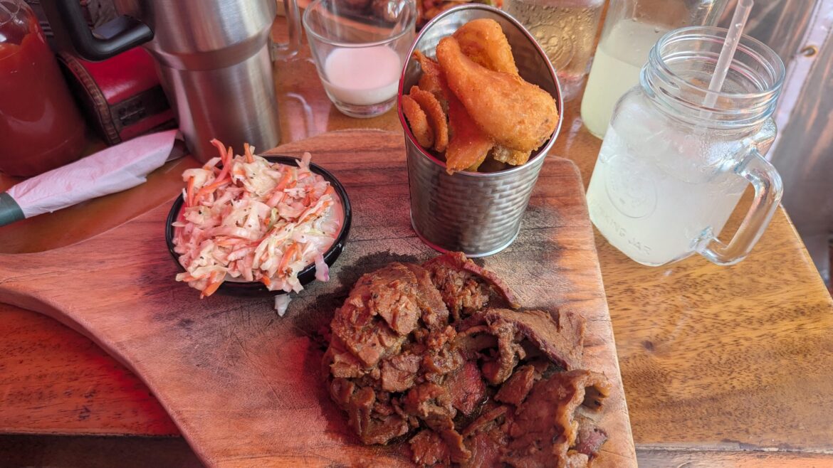 Tough brisket and no plate 🤦🏾‍♂️