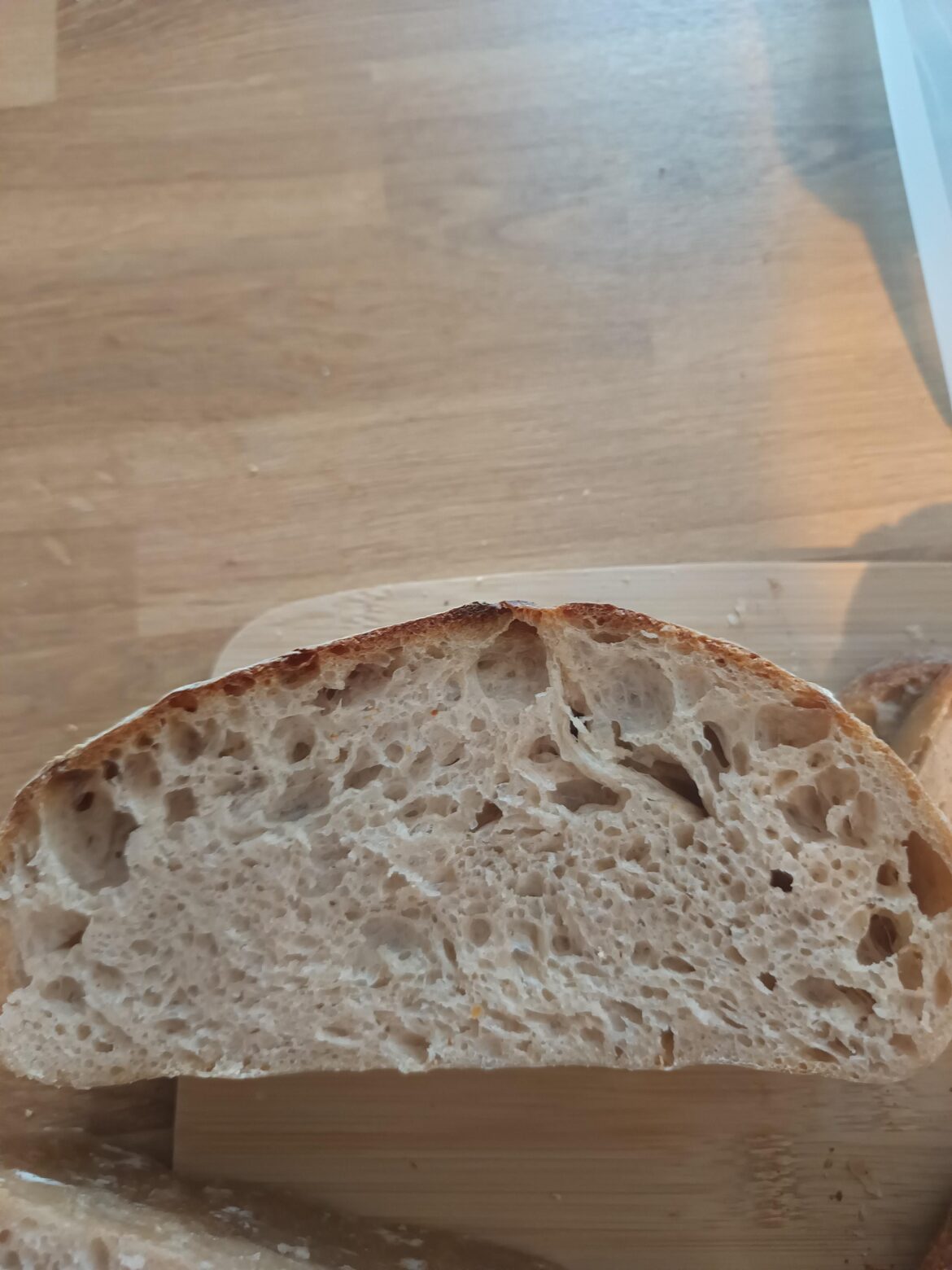 After 6 months of really weak starters I finally managed to get one starter going, it's 2 months old and my first loaf with this particular starter