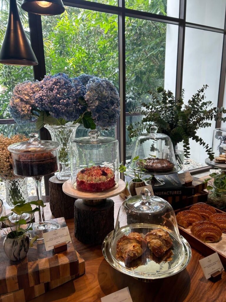 flower vases and sugar highs kinda match my vibe today