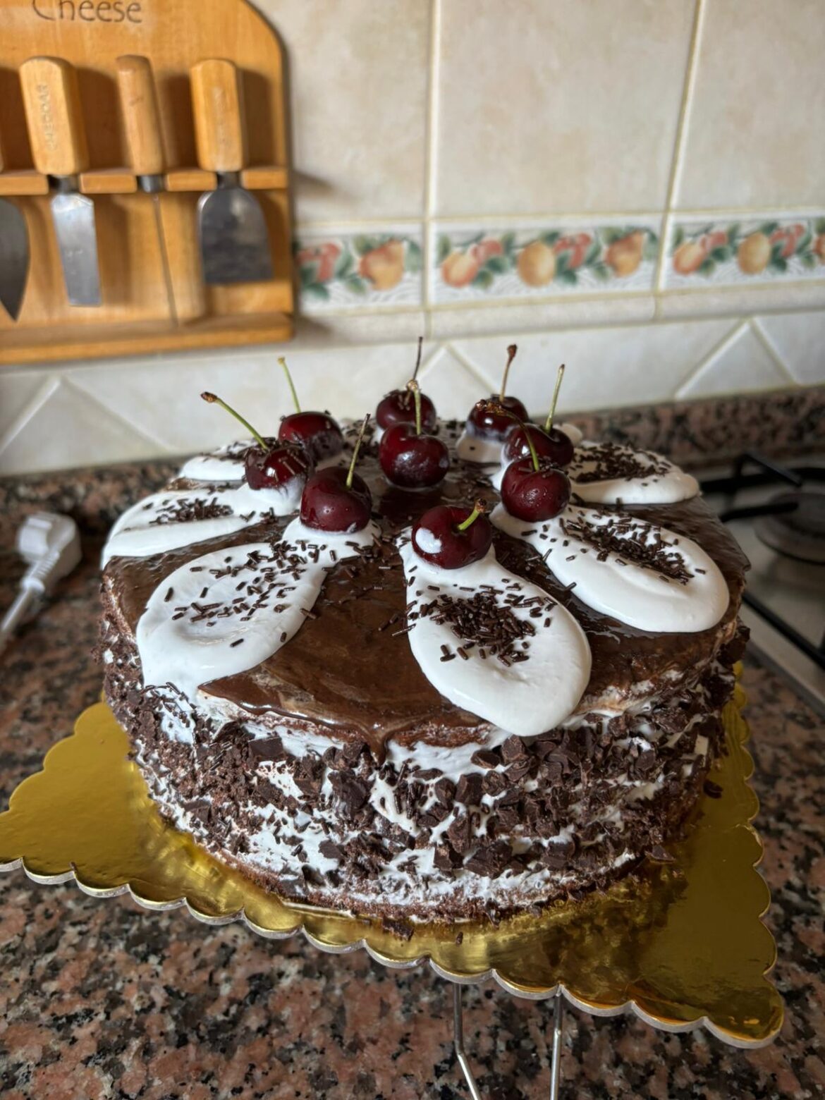 My best friend's birthday and I made her this cake, did it come out nice?