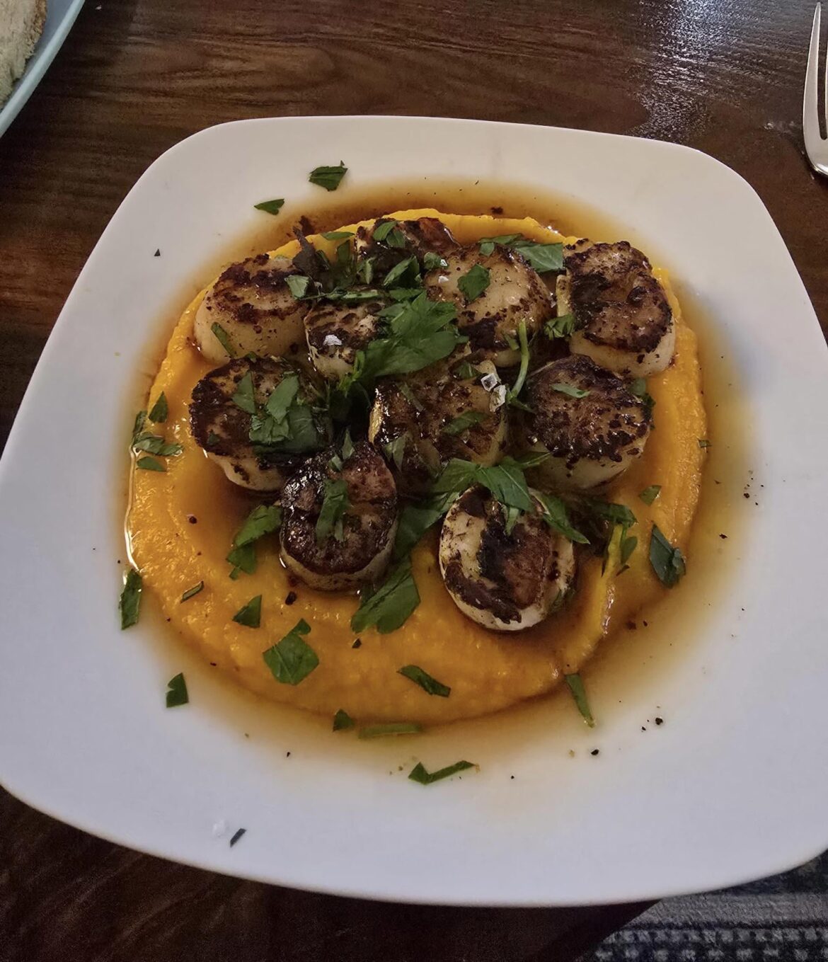 Seared scallops with butternut squash purée and brown butter