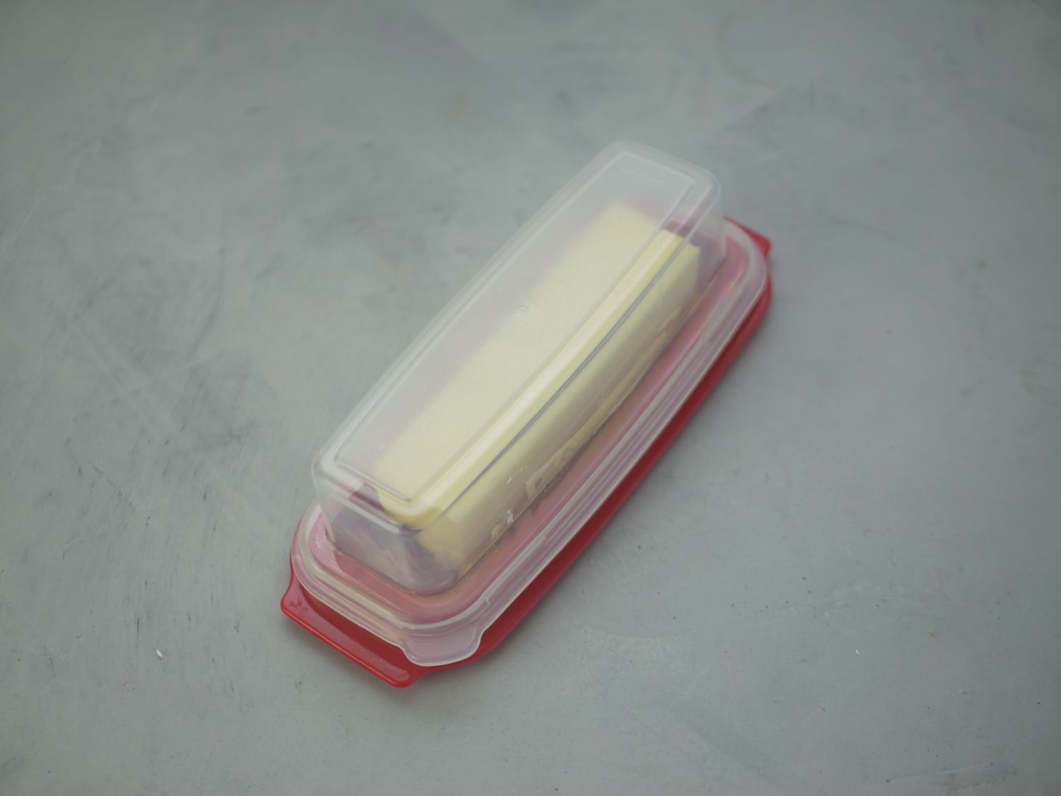 rubbermaid butter dish with lid on