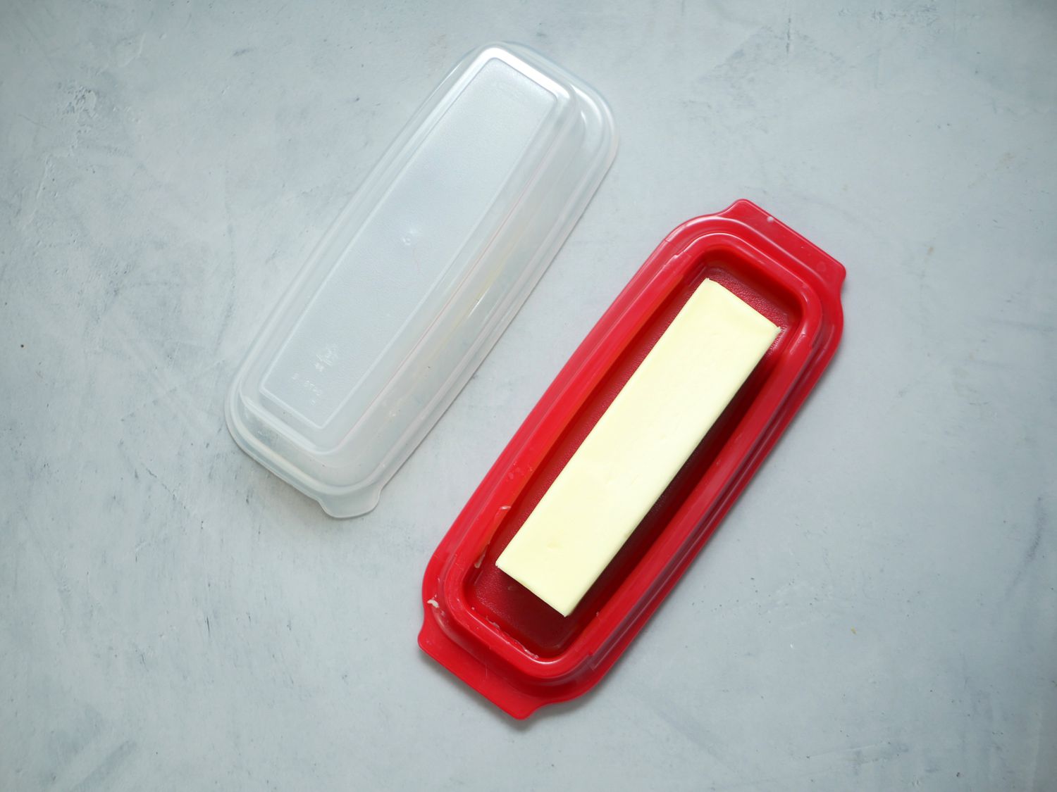 the rubbermaid butter dish with the lid to the side