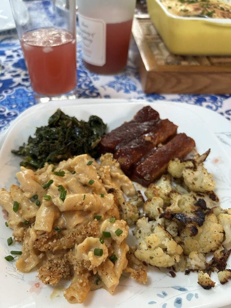 my 4th of july plate ft. the best vegan mac recipe i’ve ever made