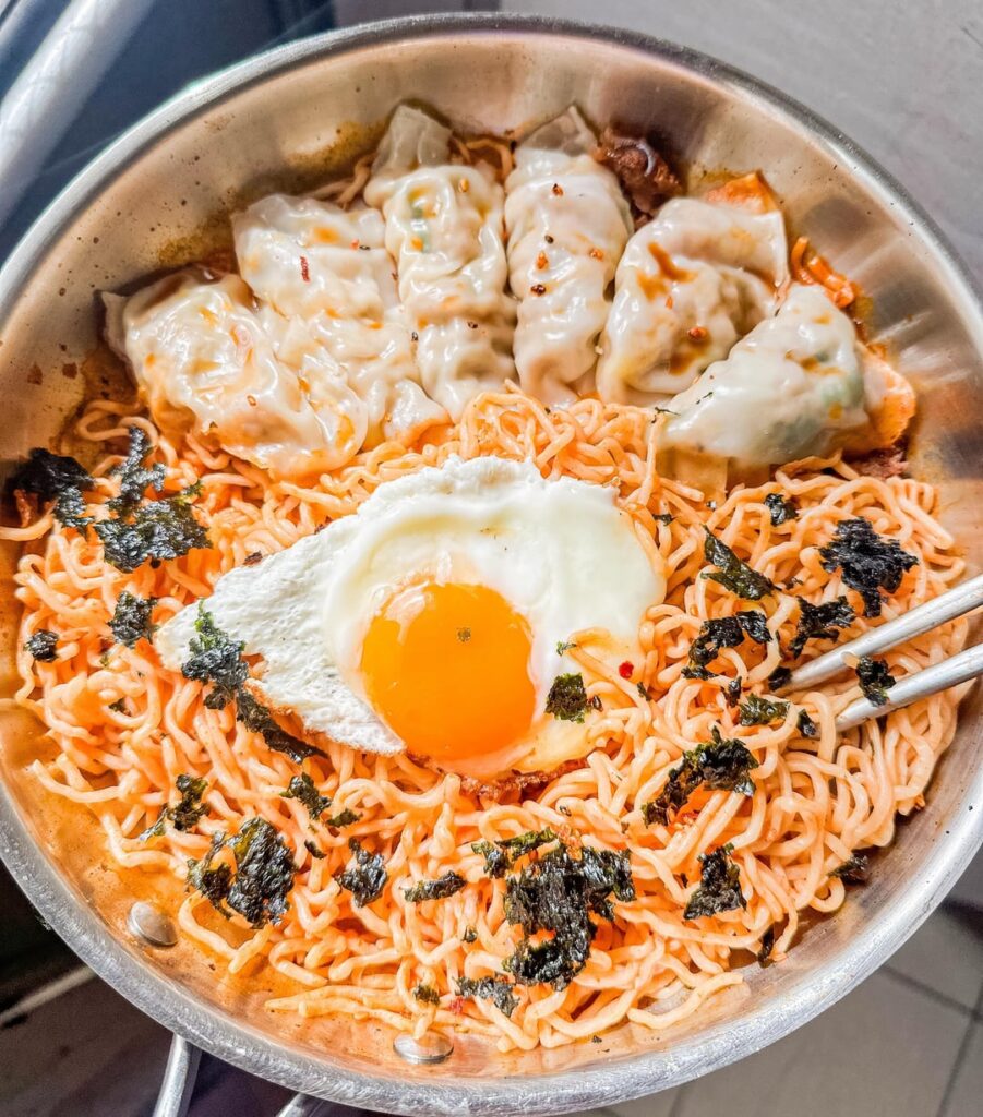 420kcal HEAVY Lunch! Buldak Konjac Noodles 🍜+ Homecooked Gyoza dumplings! 🥟