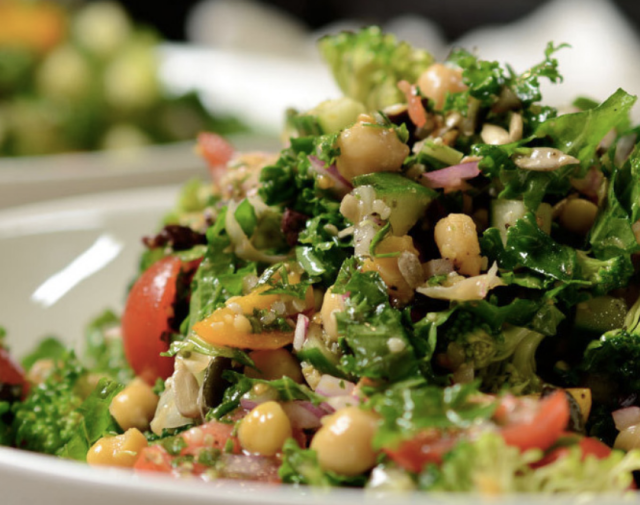 Vegan Crunchy Mediterranean Salad 
