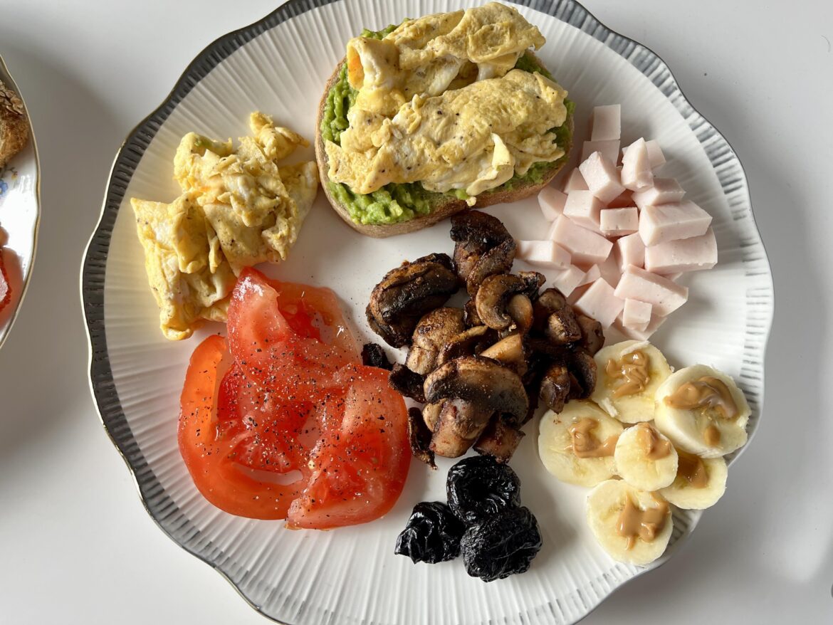 Today’s breakfast was 379 cals with 29.9g of protein and 6.4g of fiber!