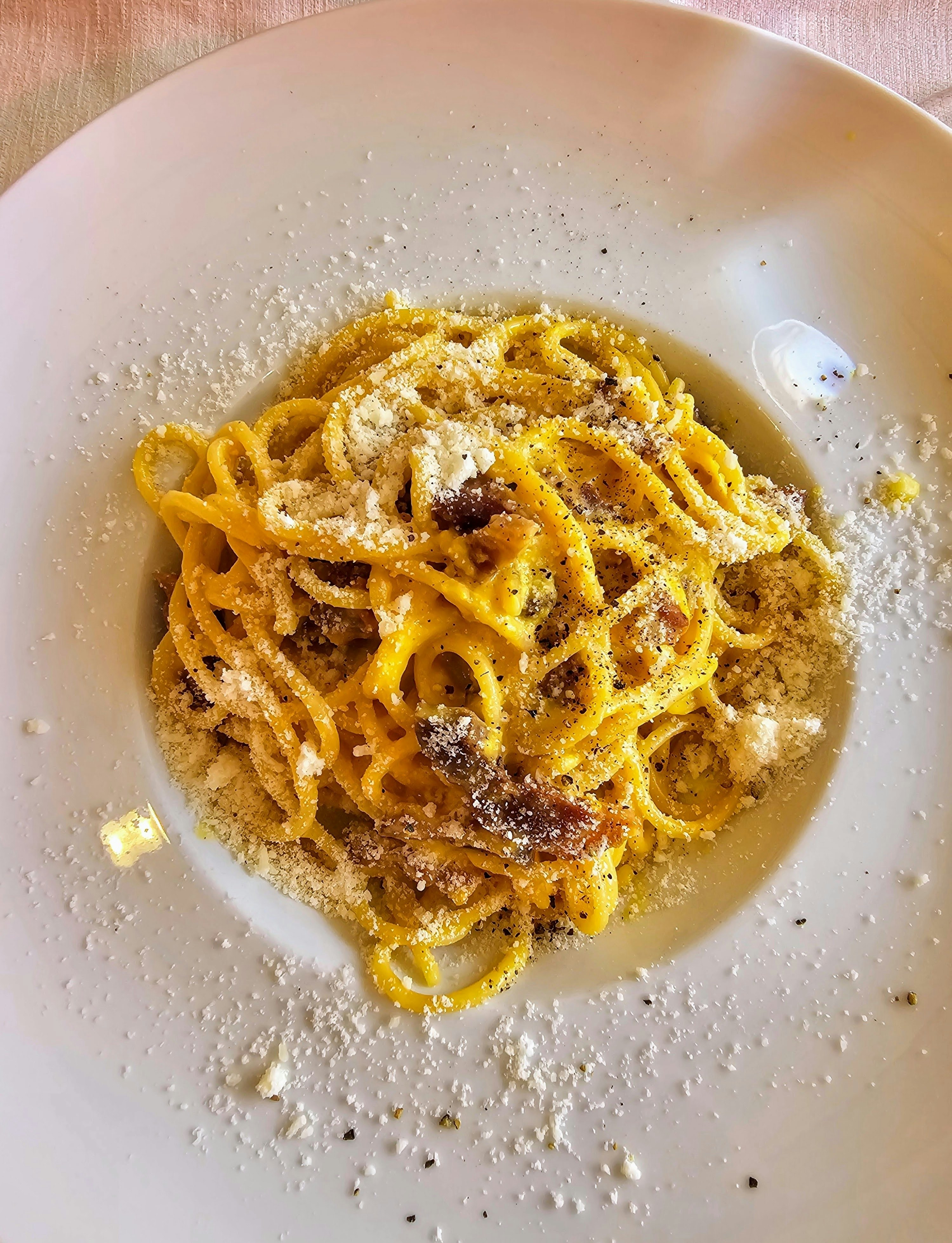 A bowl of creamy bacon carbonara.