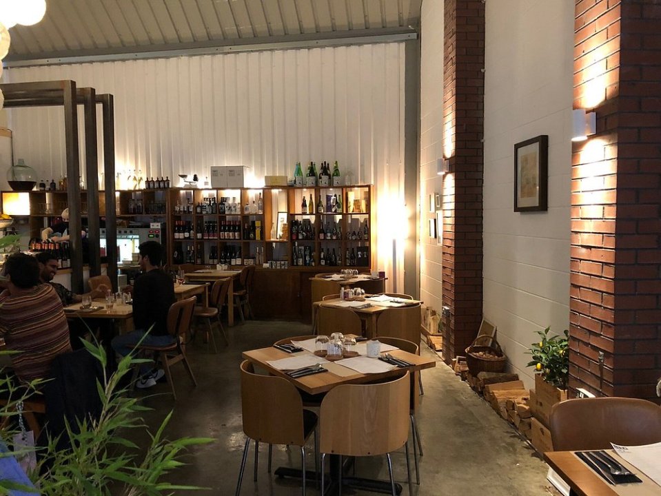 Interior view of Spärrows restaurant.